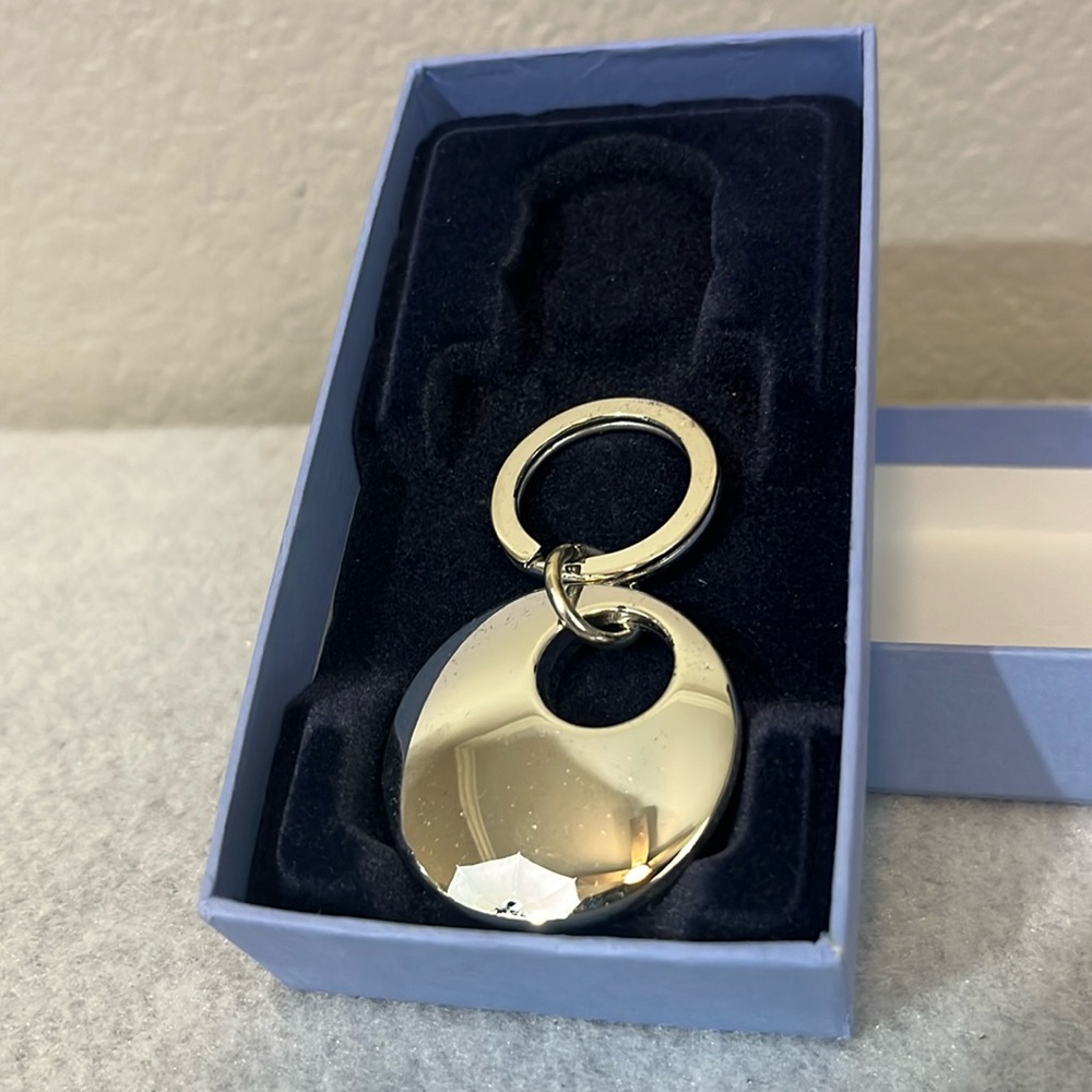 VINTAGE NEWBRIDGE SILVERWARE KEY RING WITH PHOTO BOOK IN GIFT BOX
Little wear